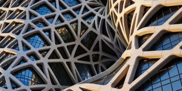 全球首個網架結構幕墻是如何實現的？