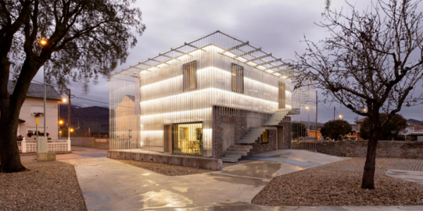 傳統(tǒng)與現(xiàn)代，石頭農(nóng)舍化身為共享工作室！