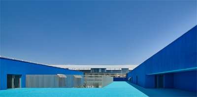 身處天空之境的校區(qū)，打造統(tǒng)一的藍(lán)色公共空間