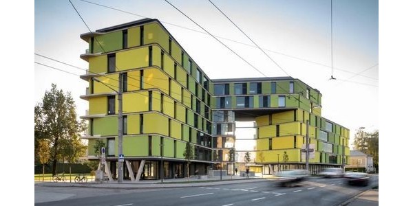 多層公寓：弧形起伏陽臺立面設計