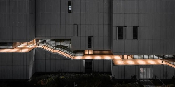 隈研吾事務(wù)所 + CCHE 新作：莫里永學(xué)生宿舍