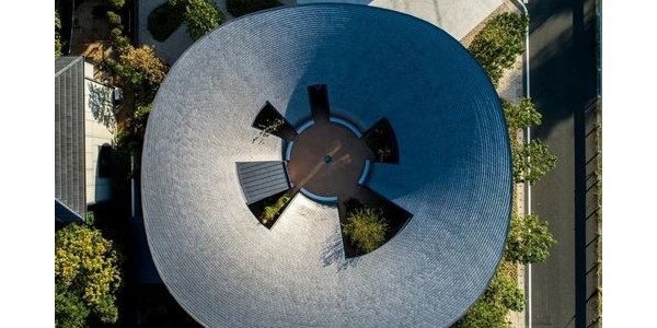 日本福岡有一座天空的容器！