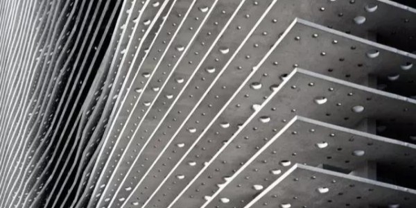 建筑師們一反常態(tài)，他們依賴于汕頭當(dāng)?shù)氐膫鹘y(tǒng)，讓混凝土優(yōu)雅如實(shí)