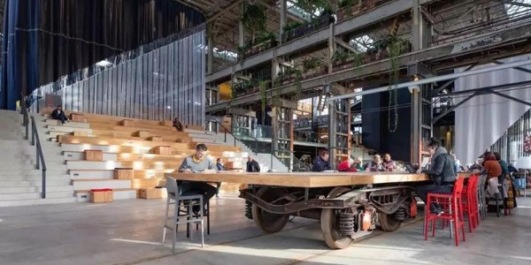 舊火車廠改造的圖書館，由知識鏈接的小城市！