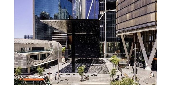 阿賈耶新作，一個(gè)黑色穿孔大雨棚