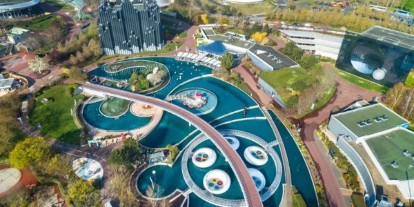 百合花漂浮運(yùn)動(dòng)場(chǎng)，法國(guó)